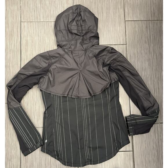 Lululemon Run Get Up and Glow Reflective Jacket Black Size 6 Activewear - Picture 4 of 6